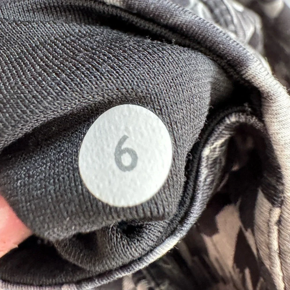 LULULEMON Flowabunga floral crop Capri legging size 6